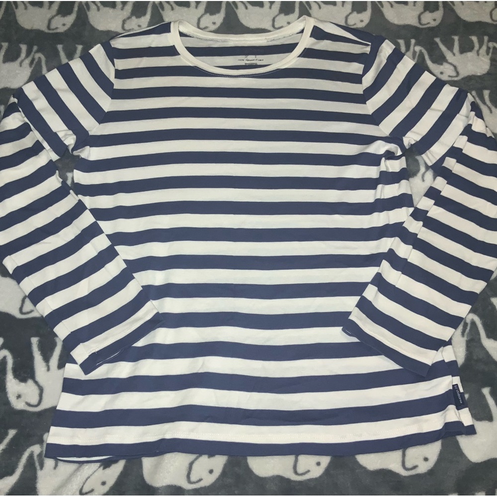 LIZ CLAIBORNE woman’s long sleeve top.  Size L.  Armpit to armpit is 20 in.
